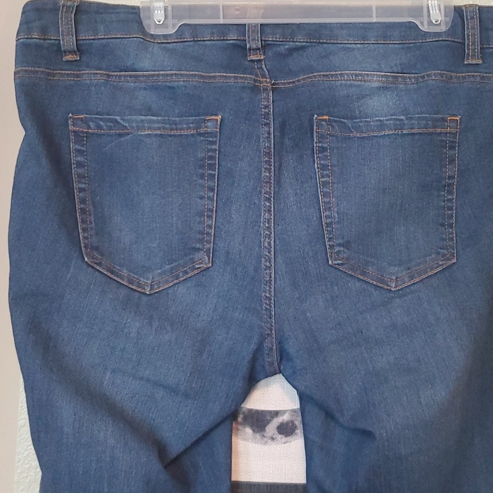 Jeans - Picture 3 of 4